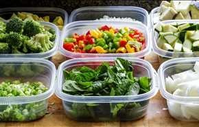 هذه الأطعمة لايجب أن تحفظها في علب بلاستيكية بعد الآن!!