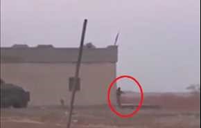فيديو: لحظة تفجير داعشي لنفسه بالخطأ .. شاهد ماذا حدث!