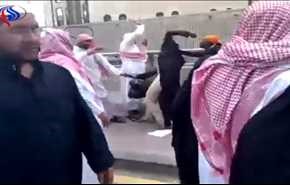 بالفيديو... مشاجرة بالأيدي بين رجال ونساء بساحة الحرم المكي