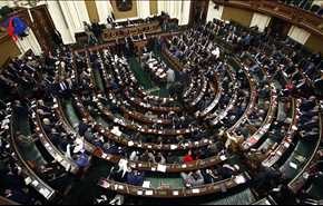 البرلمان المصري يسقط عضوية 