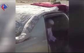 بالفيديو، سعودي يسكن في سيارة متهالكة منذ ثلاث سنوات!
