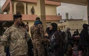 عراقي يفرون من حيث القوات الحكومية المتقدمة في غرب الموصل