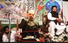 بالفيديو// لن تصدق..هكذا يكْرم قارئ القرآن في أعراس باكستان!!