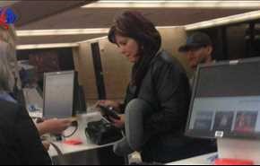 صورة امرأة في المطار تدهش الملايين على الانترنت.. والسّبب؟
