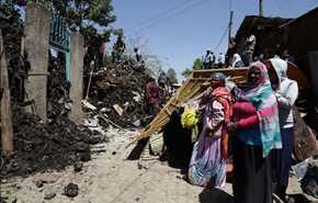 شاهد.. دفن 46 شخص تحت تلال النفايات في اثيوبيا