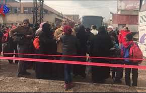 بالصور: خروج الدفعة الاولى من المسلحين وذويهم من حي الوعر بحمص