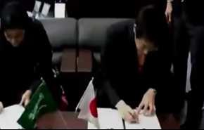 شاهد...أميرة سعودية و وزير ياباني يلعبان تنس الطاولة..التفوق لمن؟