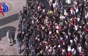 محتجون في بيروت يرشقون موكب الحريري بالحجارة وهكذا جاء الرد!