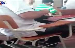 فيديو صادم.. طالب يتعاطى المخدرات خلال الدرس