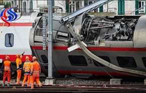 بالصور.. قطار يخرج عن سكته في سويسرا