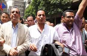 السجن عام مع وقف التنفيذ لنقيب الصحفيين المصريين السابق