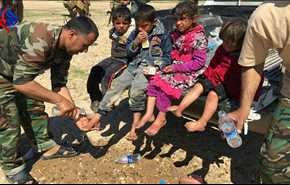 عکس.. رفتار انسان دوستانۀ بسیج عراق با آوارگان