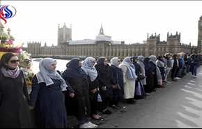 تصاویر؛ واکنش زنان مسلمان انگلیس به حملۀ تروریستی لندن
