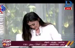بالفيديو.. انهيار مذيعة مصرية بالبكاء على الهواء