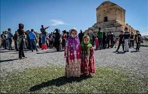 سياح النوروز في باساركاد شيراز