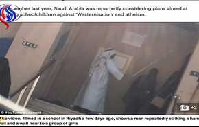 بالفيديو؛ حارس العصا والثعبان في السعودية يثير صدمة في العالم!