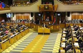 برلمان جنوب أفريقيا يدرس حجب الثقة عن الرئيس