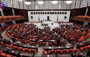 بالفيديو :البرلمان التركي يصادق على تمديد حالة الطوارىء