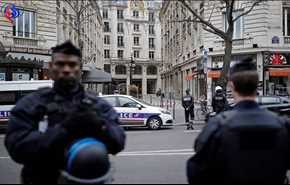 تسلیم شدن مظنون حمله تروریستی شانزه لیزه پاریس