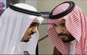 بالفيديو: الملك السعودي يحكم قبضته ويزيح العبقات امام نجله محمد!