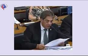 بالفيديو .. سقوط اسنان سياسي برازيلي اثناء القاء خطبة!