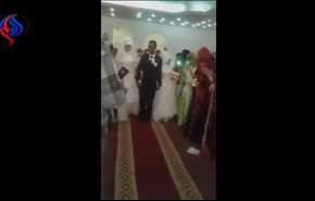 بالفيديو.. عريس عربي يتزوج فتاتين ويقيم لهما حفل زفاف واحد