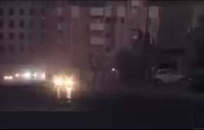 بالفيديو.. مقطع مروع لمفحط عماني يدهس عددا من الناس في الشارع!
