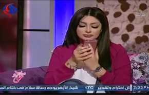 بالفيديو.. زوج مذيعة مصرية يطلقها على الهواء!
