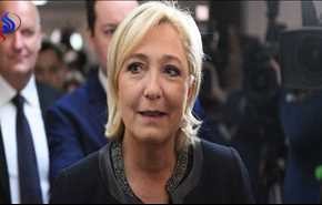 شاهد لحظة تعرض المرشحة الفرنسية لوبان لموقف محرج جدا!