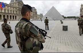 إخلاء محيط متحف اللوفر في باريس إثر إنذار أمني