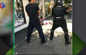 اصابة شرطي صهيوني بعملية طعن بمدينة نتانيا واعتقال المنفذ+صور