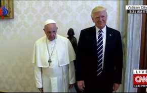 فيديو... ما حقيقة صفع البابا لترامب؟ إليكم التفاصيل