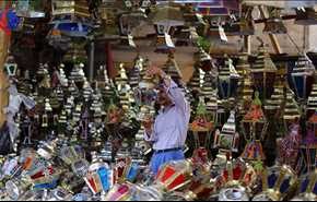 بالفيديو.. ياميش وفوانيس رمضان تعيد البهجة إلى شوارع مصر