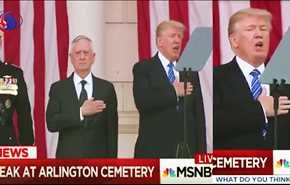 بالفيديو: ترامب يتراقص يُغنّي يضرب يده على صدره على أنغام النشيد الوطني!
