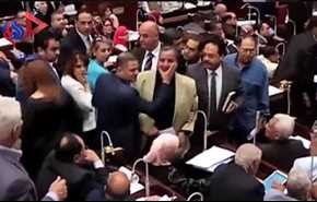 بالفيديو.. مشادات ساخنة في برلمان مصر حول اتفاقية 