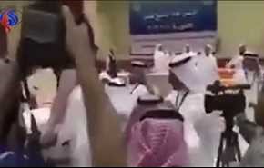 شاهد بالفيديو... وفد قطري يشبع نظيره السعودي ضربا بعد وصفه بـ”عيال موزة”