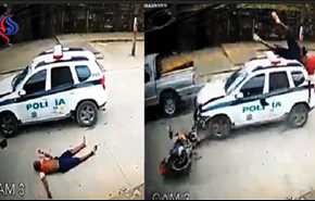 فيديو... هذا ما سببته سيارة شرطة بسائق دراجة نارية!