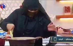 آتش گرفتن خانم آشپز ناشی در برنامه زنده +ویدیو