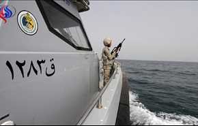 شاهد كيف يتم قنص سفن التحالف السعودي عند سواحل اليمن وتحويلها لخردة