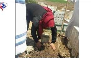 بالصور - لبنانية تفتح قبر ابنها لهذا السبب..؟!