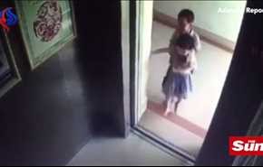 فيديو و صور.. طفل يتسبب في مقتل طفلة عمرها عامان بطريقة مروعة