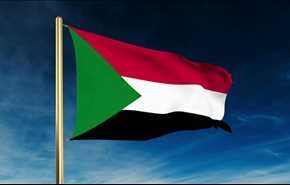 من نوادر العالم العربي ..علم السودان يرفرف فوق السفارة اليمنية بالدوحة!