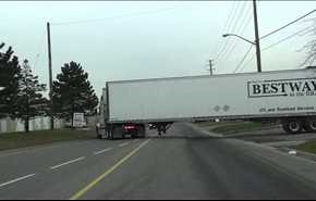 بما لا يصدقه عقل ..شاهد بالفيديو سائقي شاحنة في متتهى الدقة والذكاء !!