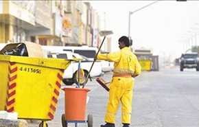 عامل نظافة في الكويت يفجر جدلا واسعا بسبب فعلته 