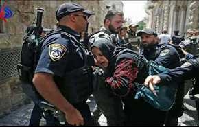 بالصور.. قمع واعتقالات وعربدة تمارسها قوات الاحتلال بحق المقدسيين على أبواب الأقصى
