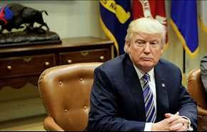 بالفيديو.. هذا ما فعله ترامب بعد تهديده بتمزيق الاتفاق النووي