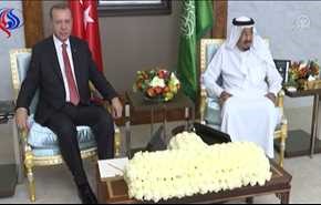 بالفيديو: هل أحدث اردوغان ثغرة في حائط خلاف قطر والسعودية وحلفائها؟