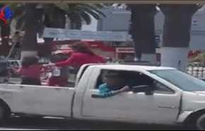 بالفيديو.. عصابة تجبر الاطفال على التسول رغم الحر..تثير غضب التونسيين
