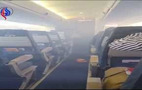 بالفيديو والصور.. لقطات مرعبة لحريق طائرة في نيجيريا على متنها 53 راكبا