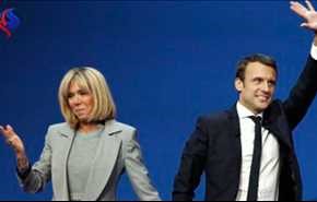 الحكومة الفرنسية تقرّر عدم منح زوجة ماكرون لقب السيدة الأولى و السبب..